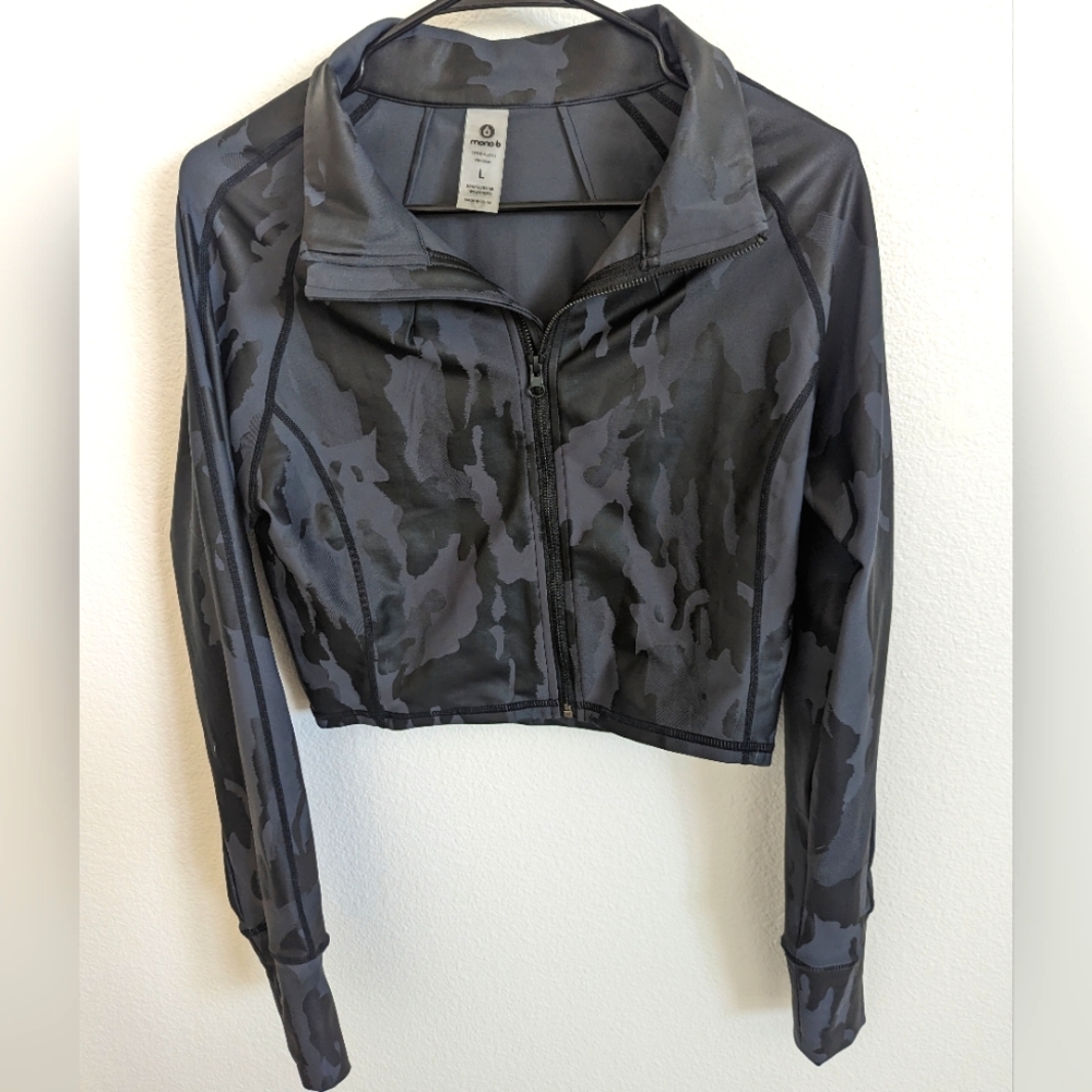 Athletic camo crop top - zip up